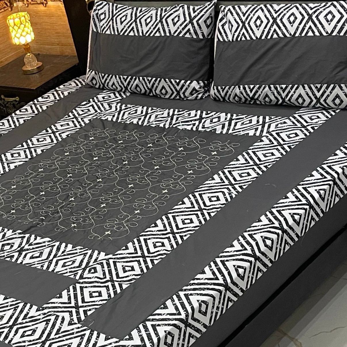 Elegant Black & White Cotton Bedsheet – Geometric Luxe