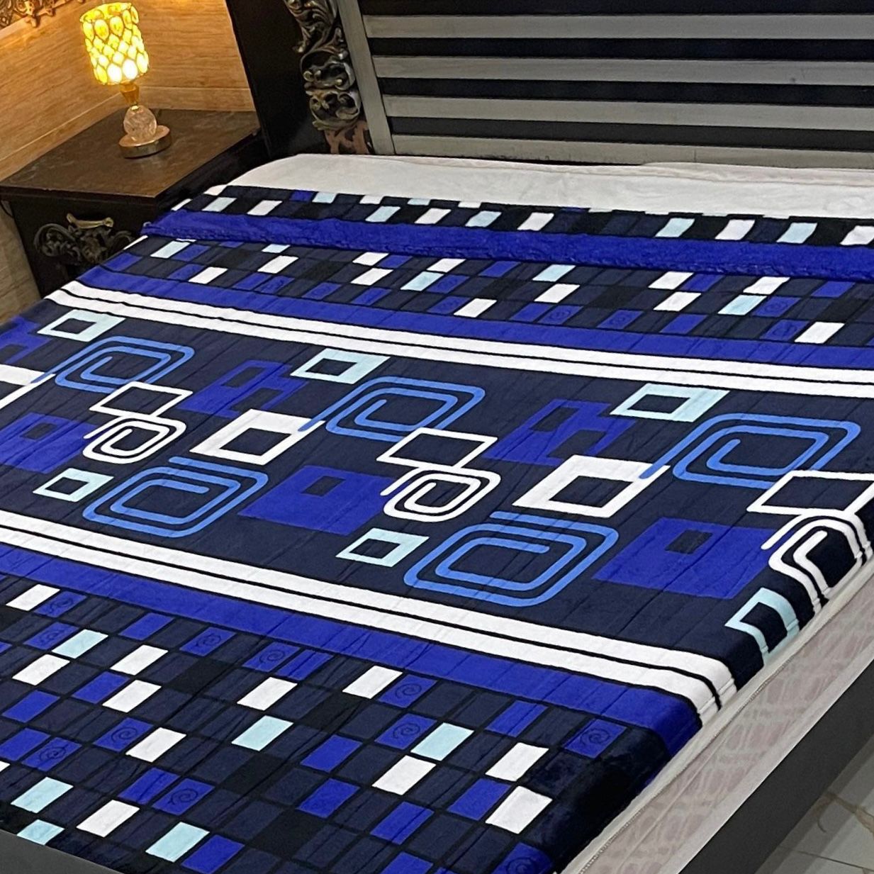 Luxurious Blue Geometric AC Fleece Blanket – Riwaj