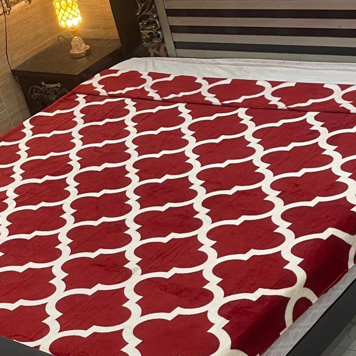 Luxurious Maroon & White AC Fleece Blanket – Riwaj