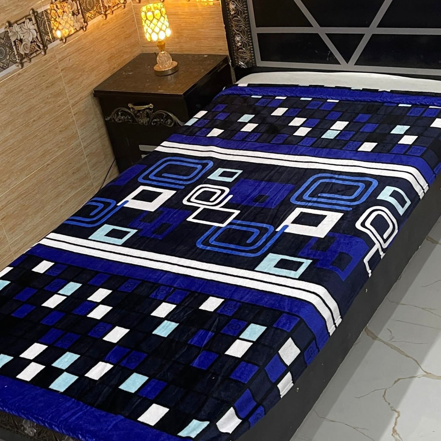 Luxurious Blue Geometric AC Fleece Blanket – Riwaj