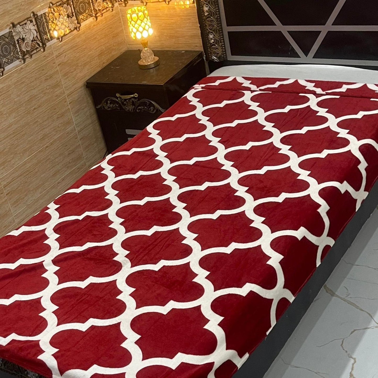 Luxurious Maroon & White AC Fleece Blanket – Riwaj